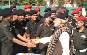 modi-with-soldiers